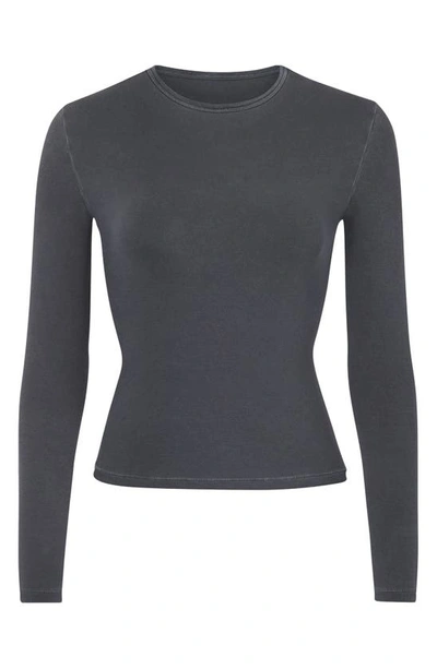 Skims Crewneck Long Sleeve T-shirt In Washed Onyx