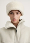 TOTÊME SHEARLING WINTER HAT MACADAMIA