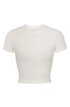 Skims Raglan Crop T-shirt In Marble