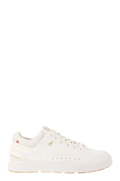 On The Roger Advantage Sneakers In White