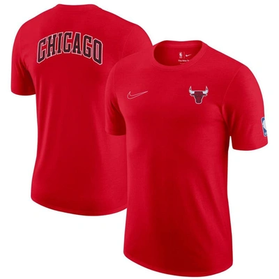 NIKE NIKE RED CHICAGO BULLS 2022/23 CITY EDITION COURTSIDE MAX90 BACKER RELAXED FIT T-SHIRT