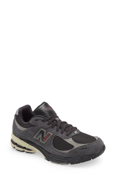New Balance 2002r Trainer In Magnet/ Hi-pink
