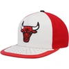 Mitchell & Ness Men's  White, Red Chicago Bulls Day One Snapback Hat In White
