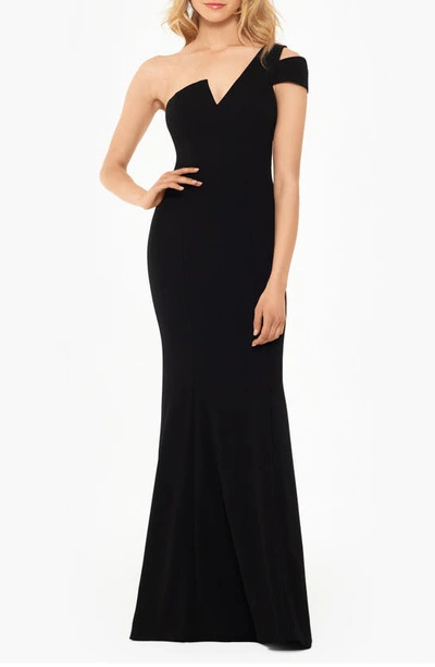 BETSY & ADAM BETSY & ADAM ONE-SHOULDER SCUBA CREPE GOWN