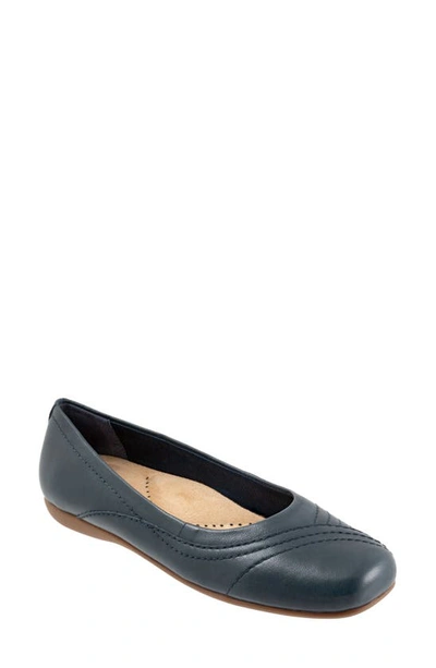 TROTTERS TROTTERS SASHA SQUARE TOE FLAT