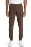 Alo Yoga Co-op Pocket Tapered Joggers In Espresso
