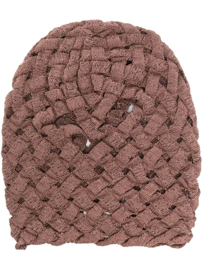 Isa Boulder Chunky-knit Interwoven Beanie In Brown