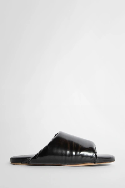 Bottega Veneta Cushion Leather Sandals In Black