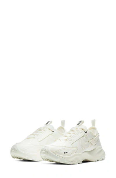 Nike Tc 7900 Sneakers In White In Grey