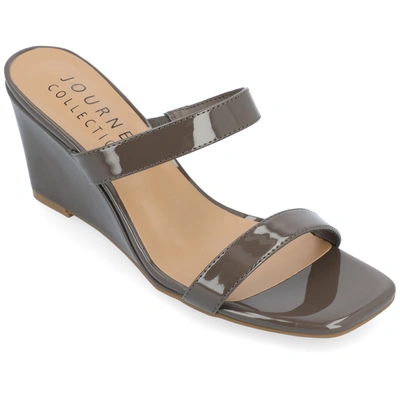 Journee Collection Tru Comfort Foam Clover Wedge Sandal In Brown