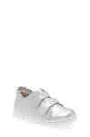 L'amour Caroline Scallop Sneaker In Silver
