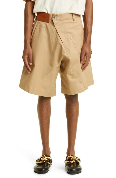 Jw Anderson Twisted Chino Shorts In Beige