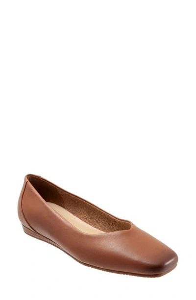 Softwalk Vellore Flat In Dark Tan