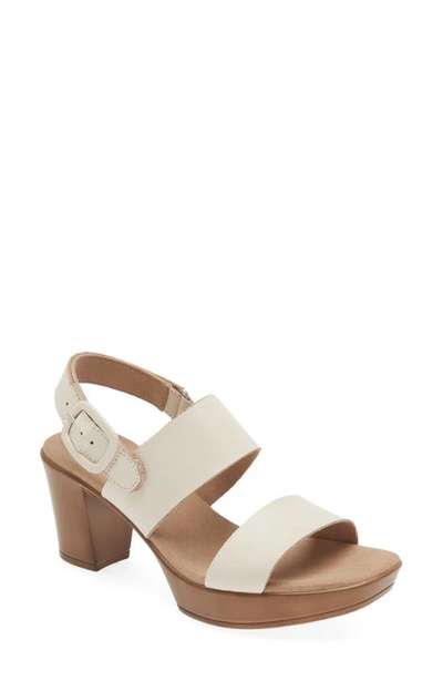 Munro Max Platform Slingback Sandal In Latte