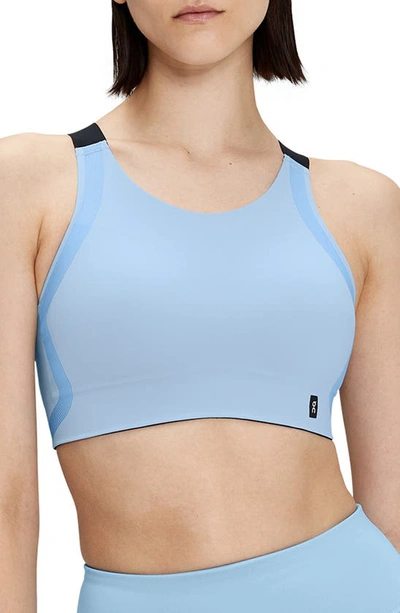 On Performance Sports Bra In Stratosphere/pearl