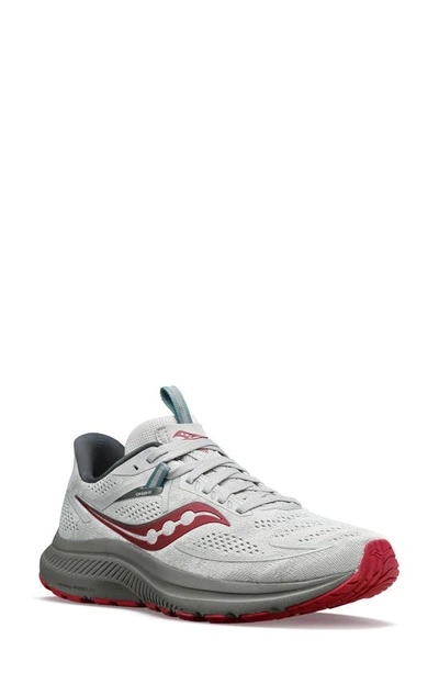 Saucony Omni 21 Running Shoe In Concrete/berry
