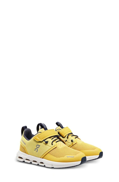 On Cloud Play Running Sneakers In Mustard | White