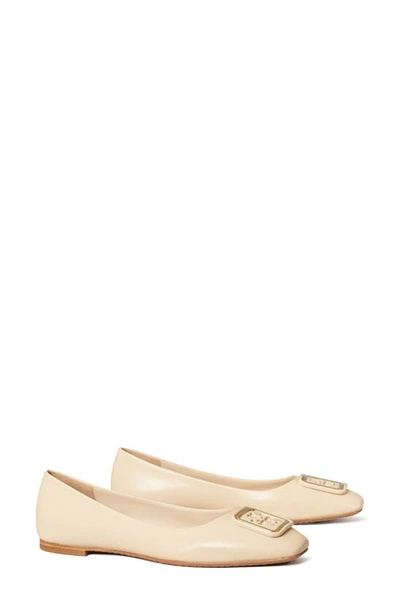 Tory Burch Logo-plaque Ballerina Shoes In Brie