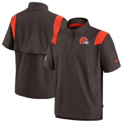 NIKE NIKE BROWN CLEVELAND BROWNS SIDELINE COACHES CHEVRON LOCKUP PULLOVER TOP