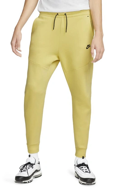 Nike Men's  Sportswear Tech Fleece Jogger Trousers In Saturn Gold/black