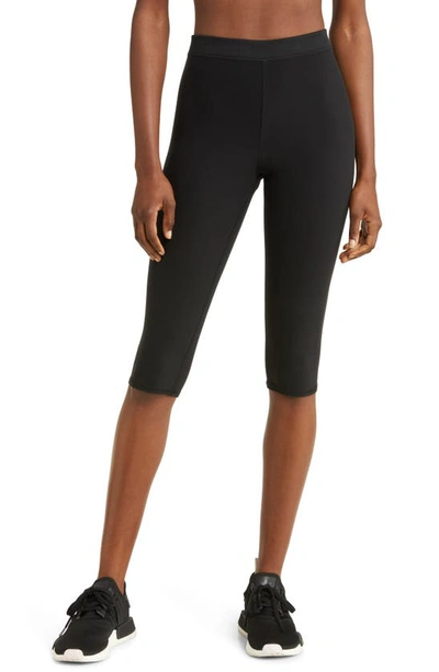 Alo Alosoft 90’s カプリ　Black Alosoft High-Waist Iconic 90's Capri - Black | ALO