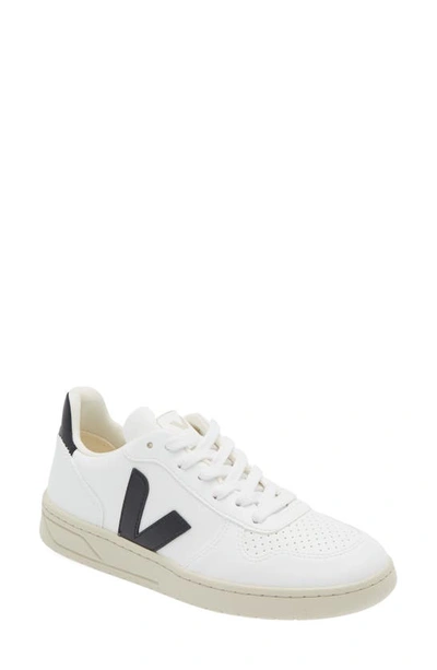 Veja Campo Sneaker In White