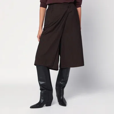6397 PINSTRIPE BERMUDA SHORTS WITH CROSSOVER CLOSURE