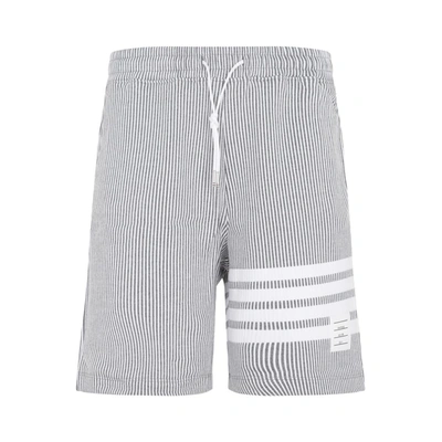 Thom Browne 4-bar条纹泡泡纱棉质短裤 In Grey