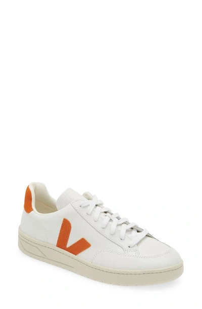 Veja V-90 皮质运动鞋 In White