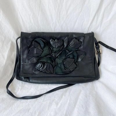 Pre-owned Valentino Garavani Valentino Black Leather Floral Applique Flap Bag In Used / M / Black