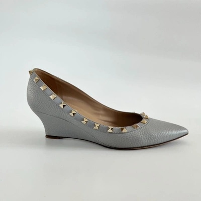 Pre-owned Valentino Garavani Valentino Grey Rockstud Pointed Toe Wedge Shoes, 38.5 In Default Title