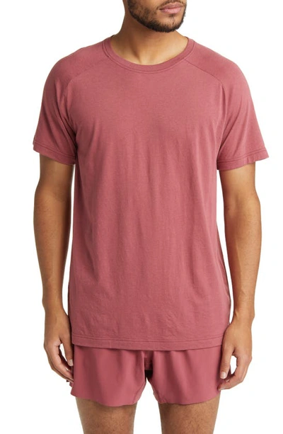 Alo Yoga Men's Triumph Crewneck T-shirt In Mars Clay