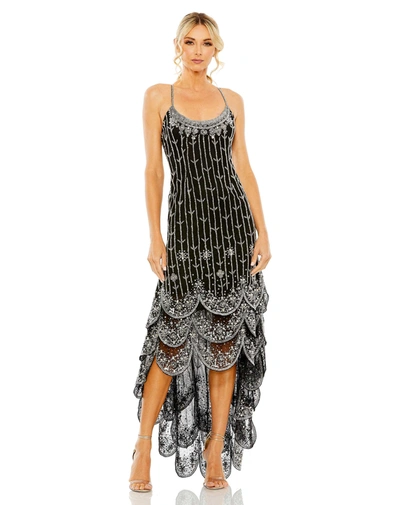 Mac Duggal Embellished Scallop Detailed Gown In Black