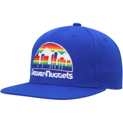 MITCHELL & NESS MITCHELL & NESS ROYAL DENVER NUGGETS HARDWOOD CLASSICS MVP TEAM GROUND 2.0 FITTED HAT