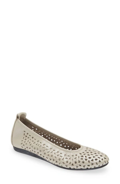 Arche 'lilly' Flat In Nacre/ Brume Leather