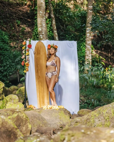 Inmocean Women's Max Hawaiian Lei Soft Strap Top In Seashell