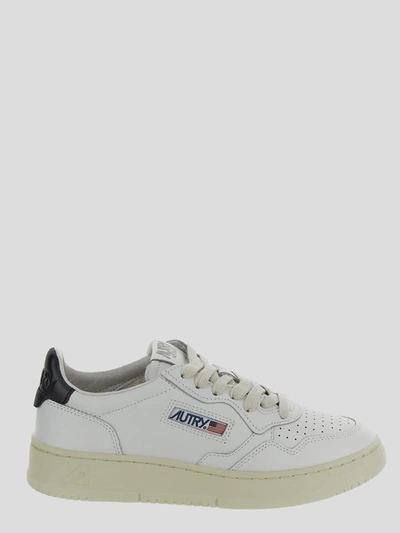 Autry Medalist Leather Sneaker In White And Black