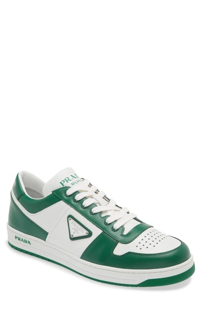 Prada Men's Low-top Leather Downtown Trainers W/ Logo Plaqu&eacute; In Faz Bianco Verde