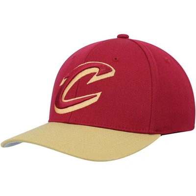 MITCHELL & NESS MITCHELL & NESS WINE/GOLD CLEVELAND CAVALIERS MVP TEAM TWO-TONE 2.0 STRETCH-SNAPBACK HAT
