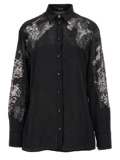 Versace 半透明蕾丝褶皱缎面衬衫 In Black