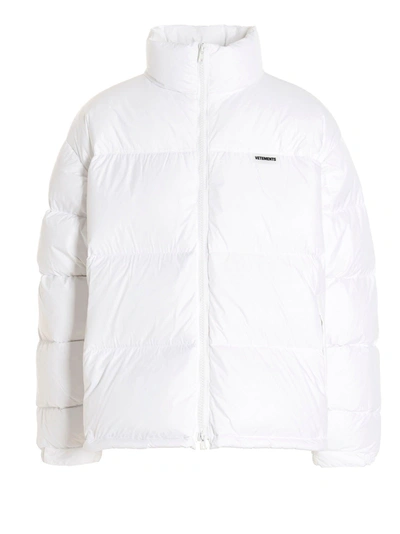 Vetements Logo Printed Puffer Jacket In White