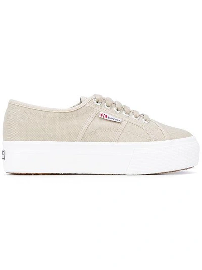 Superga 厚底板鞋 In Neutrals