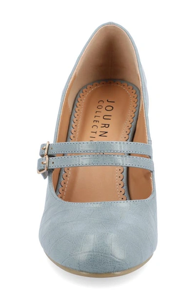 Journee Collection Windy Pump In Blue Croco