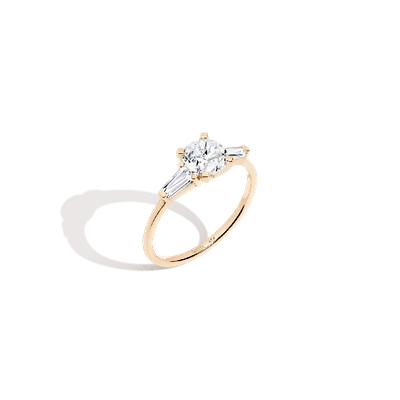 AURATE NEW YORK AURATE NEW YORK ROUND DIAMOND TAPERED BAGUETTE DIAMOND RING (NATURAL DIAMOND)