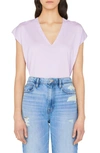 Frame Le Mid Rise V-neck Tee In Lilac