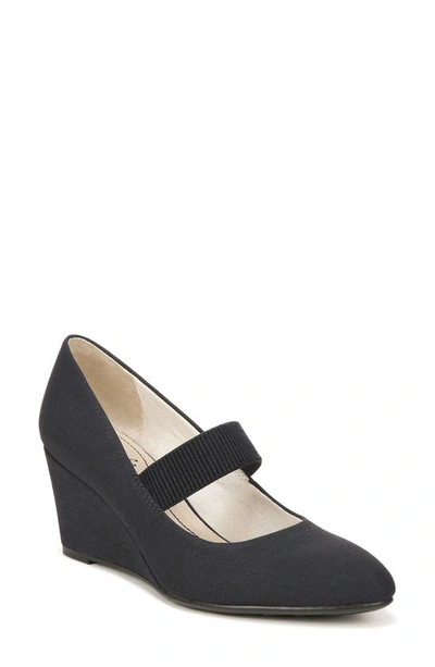 Lifestride Gio Mary Jane Wedge In Navy Microsuede