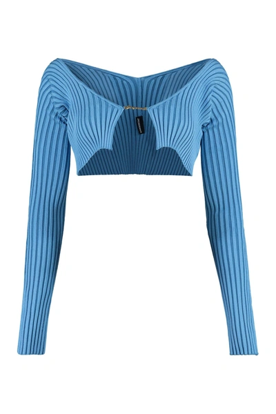 Jacquemus Pralù Cropped Logo Plaque Cardigan In Blue