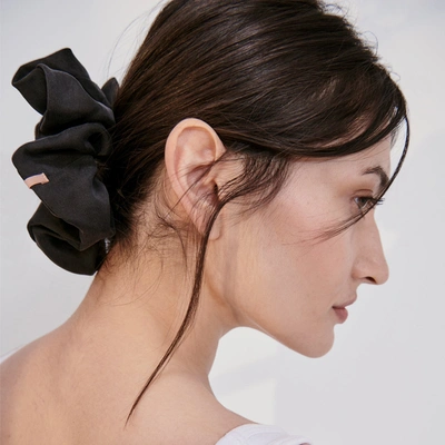 Lunya Washable Silk Classic Scrunchie In Immersed Black