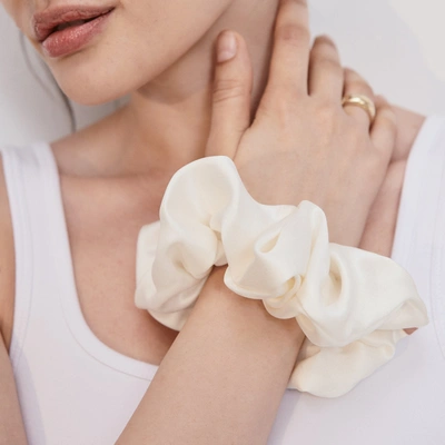 Lunya Washable Silk Classic Scrunchie In Tranquil White