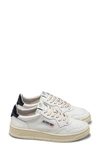 Autry Sneakers Medalist Low In White Leather And Black Heel
